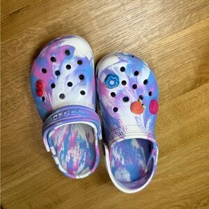 CROCS Kids' Colorful Swirl Slippers